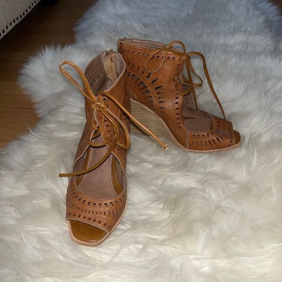 Jeffrey Campbell lace up peep toe shoes from Anthropology - Picture 1 of 4